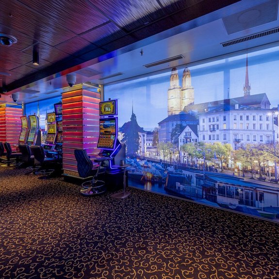 Cadre de fenêtre avec des photos de la ville de Zurich.