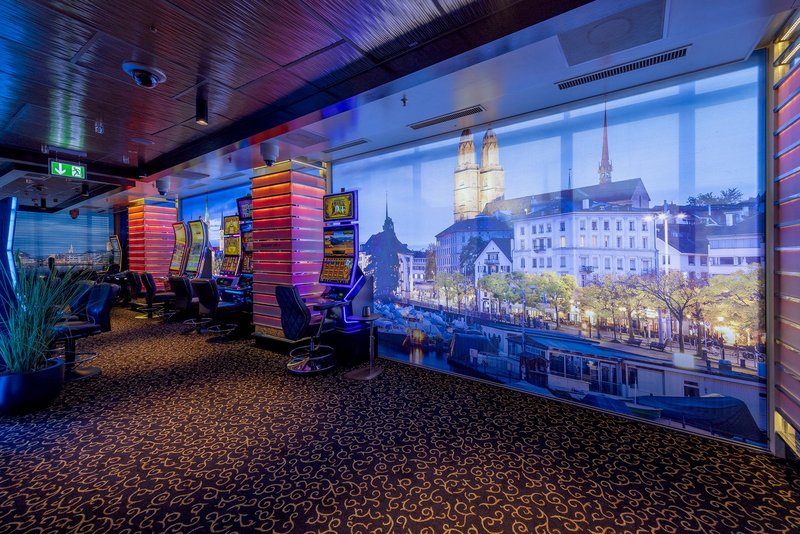 Fensterspannrahmen mit Aufnahmen der Stadt Zürich.