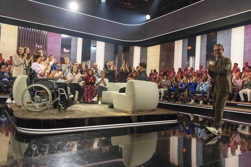 Studiobeleuchtung und textile Ausstattungselemente im SRF-«Happy Day»-Studio. Bildquelle: SRF