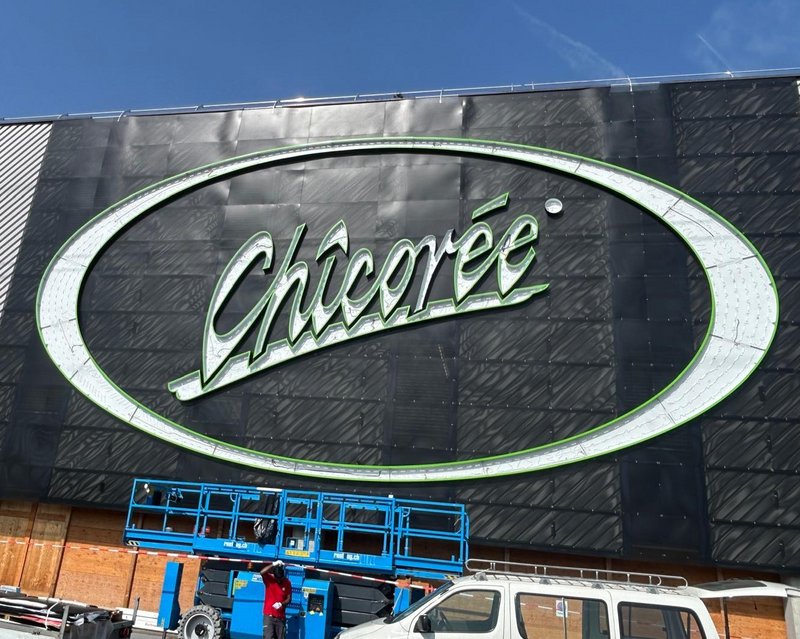 Montage Fassadenleuchtlogo «Chicorée», Zentrallager Brunegg.