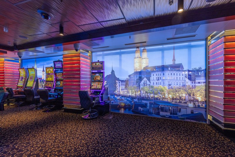 Fensterspannrahmen mit Aufnahmen der Stadt Zürich.