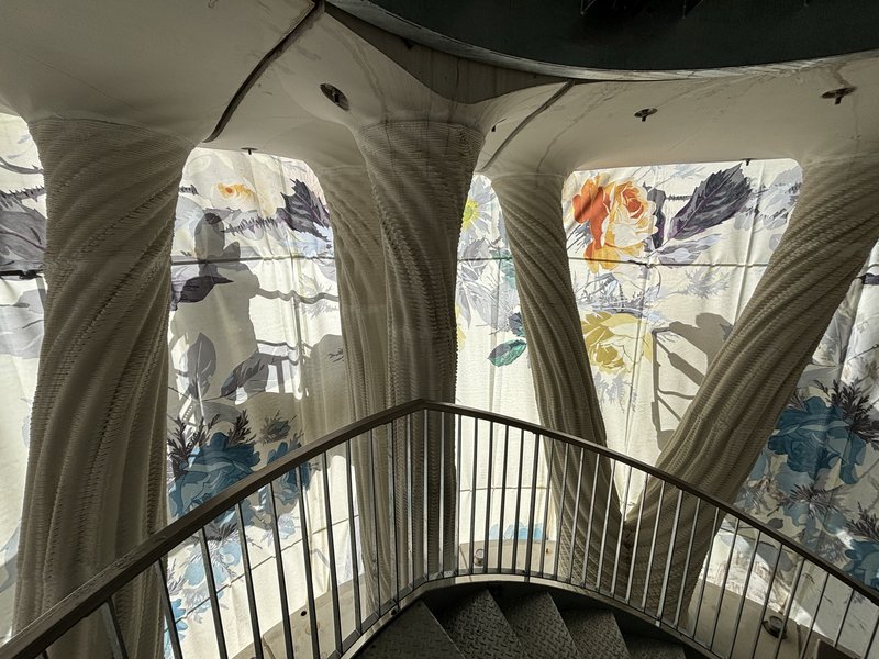 Der Weisse Turm von Mulegns trägt jetzt sein "Winterkleid".