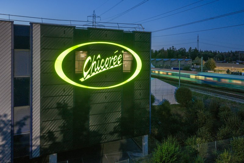 Fassadenleuchtlogo «Chicorée» Zentrallager in Brunegg.