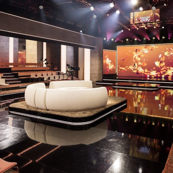 Leuchtkästen und textile Elemente im neuen SRF-«Happy Day»-Studio mit präziser Ausleuchtung und moderner Studiogestaltung. Bildquelle: SRF