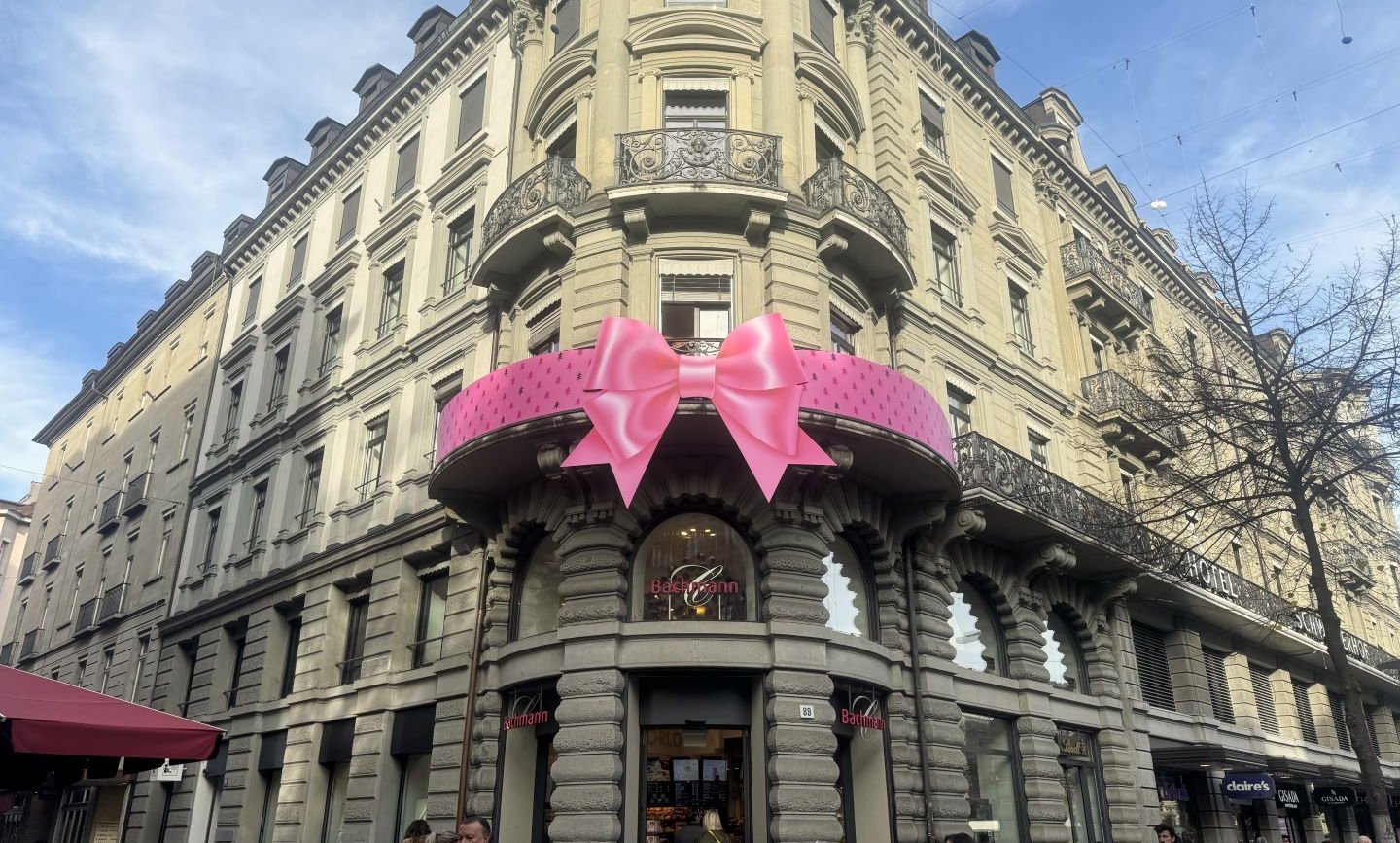 Large pink bow on the balcony of Confiserie Bachmann flagship store, Zurich